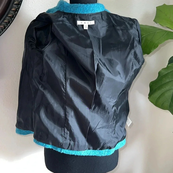CAbi Women’s Blazer Boucle Charming Wool
Blend Turquoise Black Size 4 - Picture 9 of 16